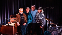 stoppok-mit-band-foto-carsten-wrede-1110x